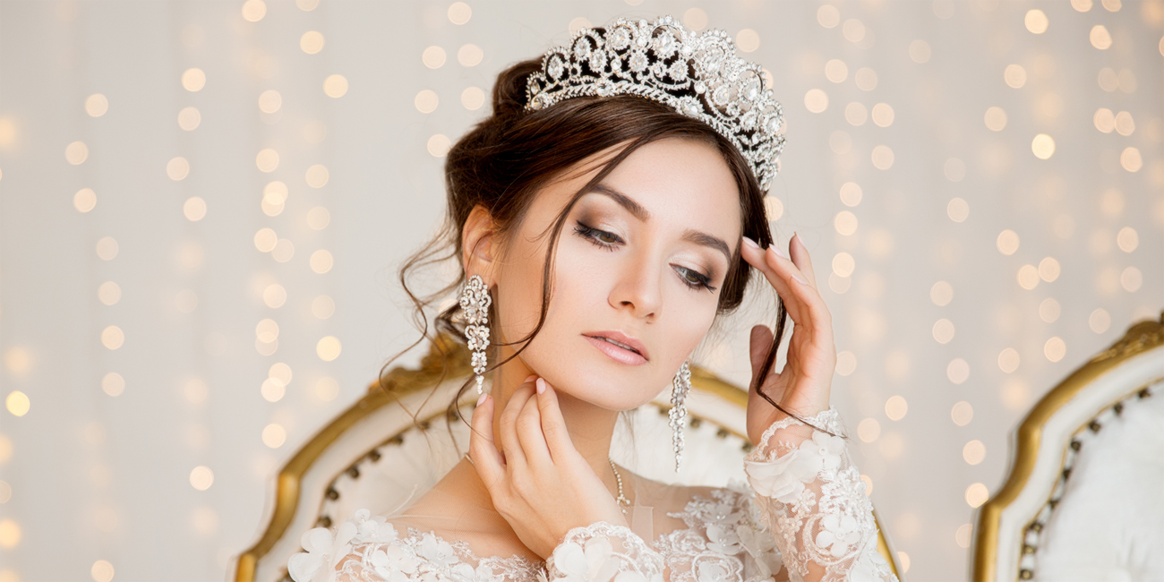 Bridal headwear richly decorated rhinestone tiara